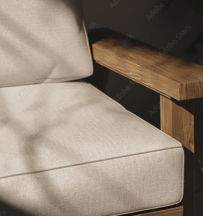 Sessel aus Holz und Leinen im warmen Licht